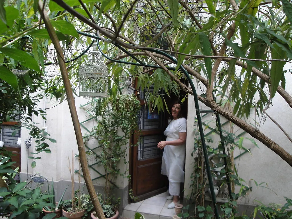 Almeria Garden Apartment Paris