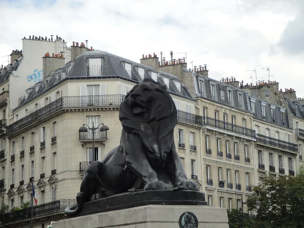 Almeria Garden Apartment Paris