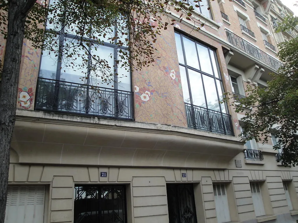 Almeria Garden Apartment Paris 0*,