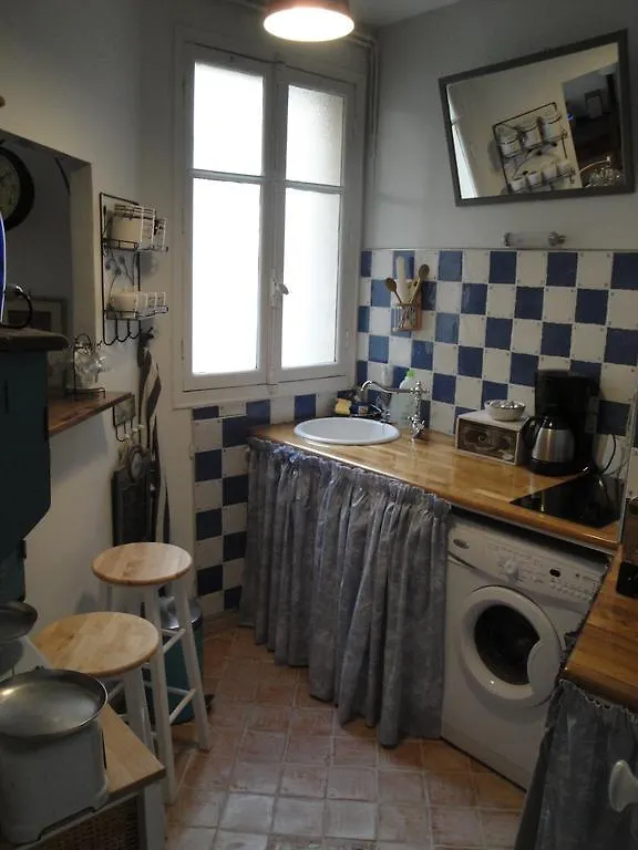 Almeria Garden Apartment Paris